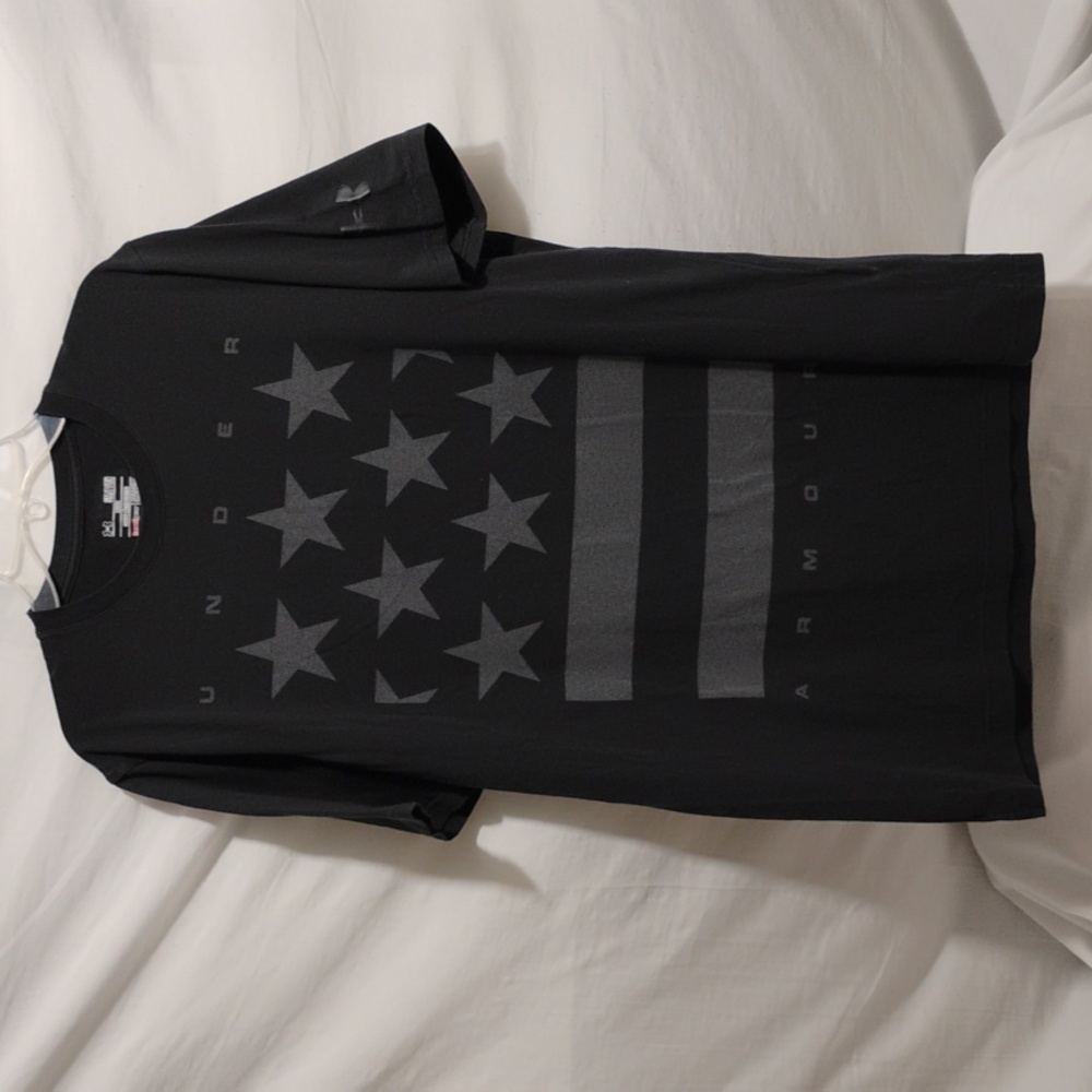 (C-31) SALE! Under Armour Loose Short Sleeve Shirt Sz.S Hardly Worn